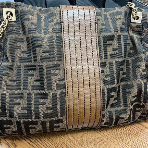 BEAUTIFUL VINTAGE FENDI LOGO SHOULDER BAG - Picture 12 of 12